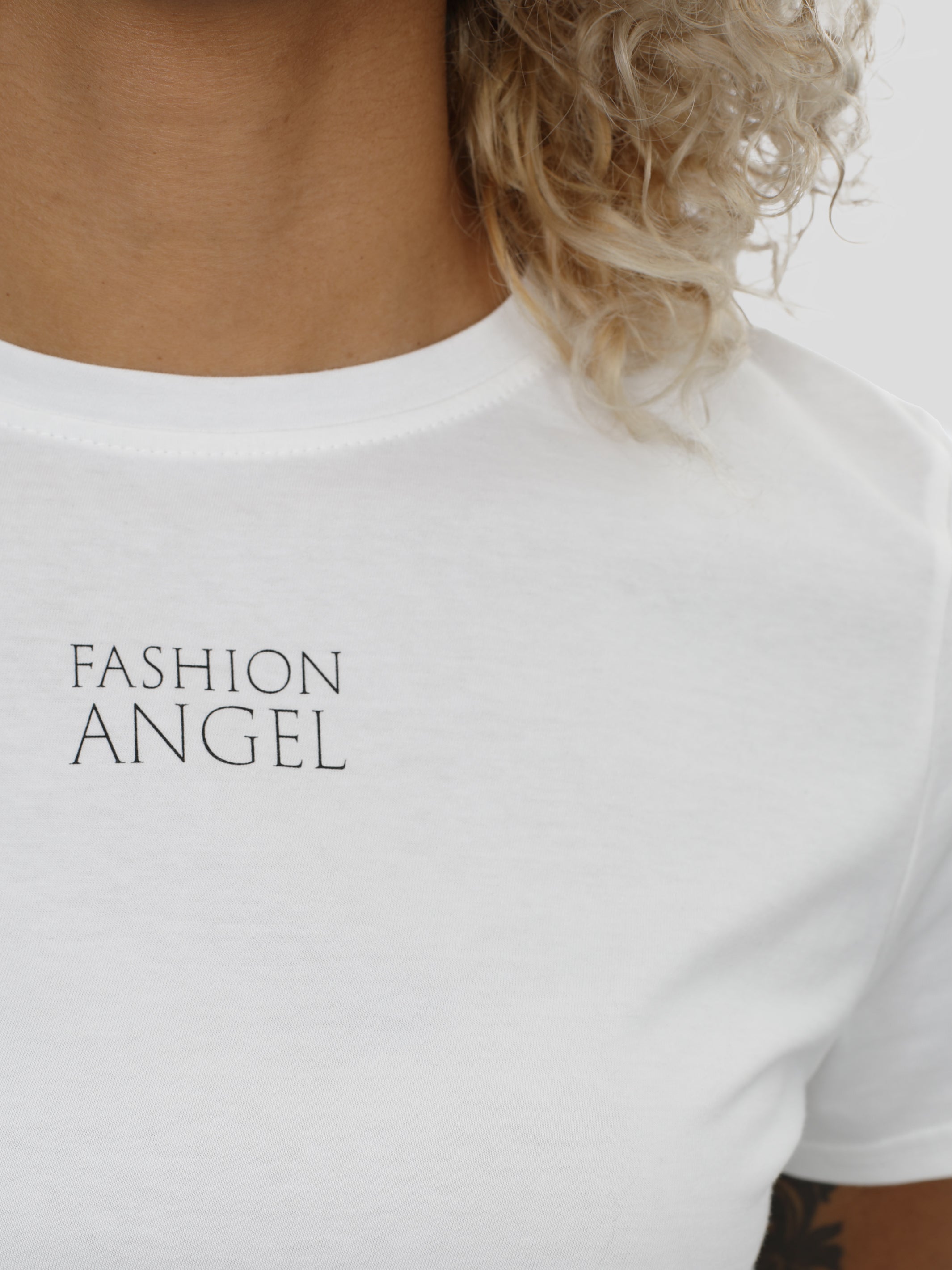 T-Shirt mit Saumschleife und Print in Off White