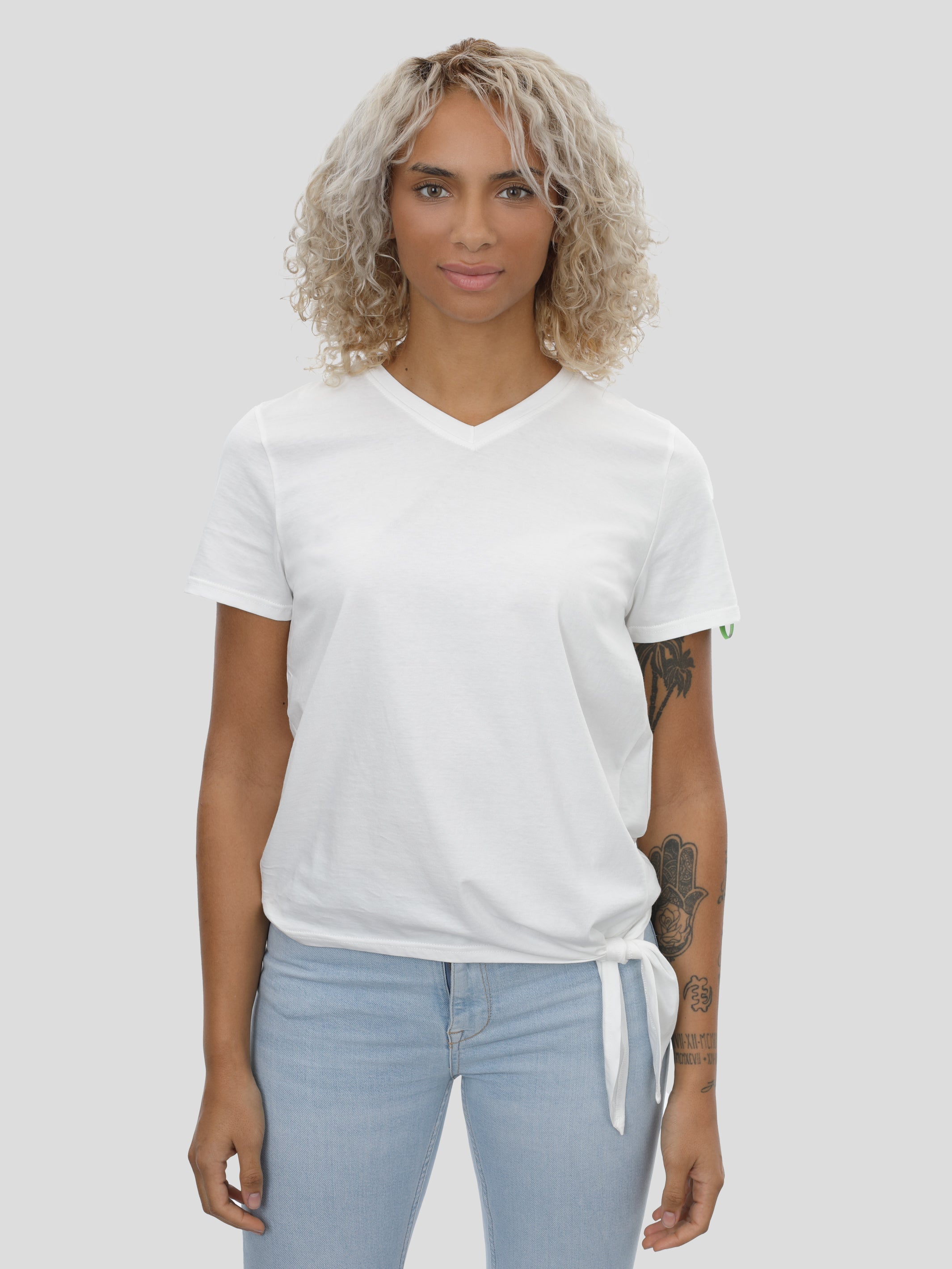 T-Shirt mit Saumschleifen und V-Neck in Off-White